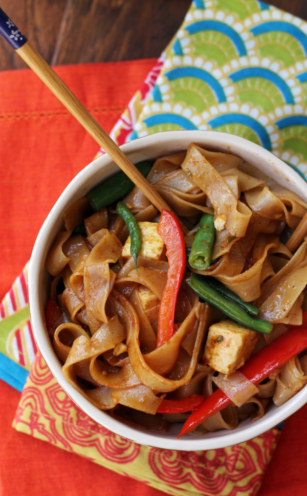 drunken-noodles-with-tofu-and-peppers