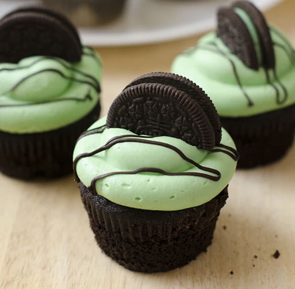 Mint-Chocolate-Oreo-Cupcakes