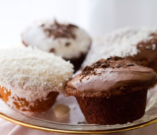 black-swan-cupcakes