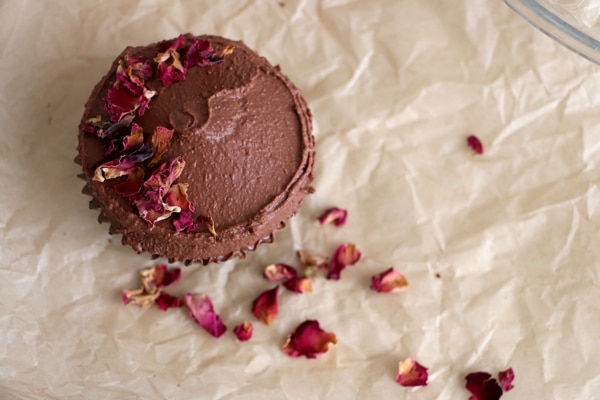 chocolate-raspberry-cupcakes vegan