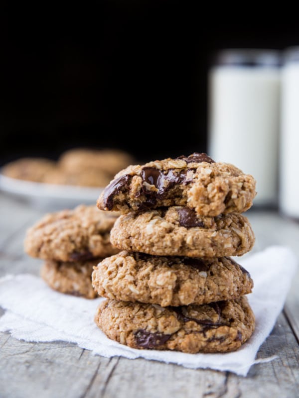 vegan oatmeal chocolate chip cookies