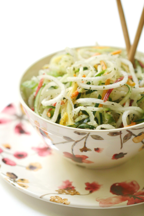 Raw-Spiralized-Thai-Salad