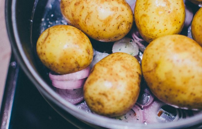 oven-roasting-potatoes